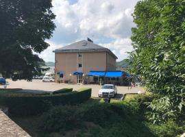 Hôtel du Pont Neuf โรงแรมในฟลอรัก