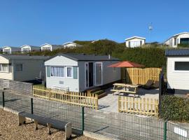 Luxe Chalet op camping Duindoorn, IJmuiden aan Zee, in de buurt van F1 circuit Zandvoort en Bloemendaal op loopafstand strand, camping i IJmuiden