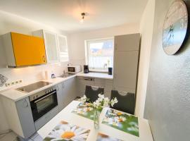 Große Terrasse und eingezäunter Garten – Lotsenhus, hotel v mestu Gollendorf