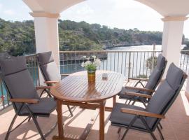 Apartamentos Vista al Puerto, hotel in Cala Figuera