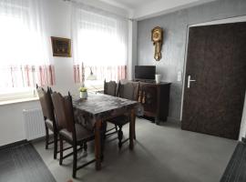 Ferienwohnung Kuckucksnest, хотел, който приема домашни любимци, в Хелмщет