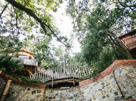 B & B Le Casette sull'albero di Villa Alba, cabin in Messina