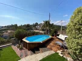 Amazing Vila close to Sitges, jacuzzi, swimming pool & exellent views, vacation home in Olivella