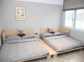 Spring Guest House, hotel em Tainan