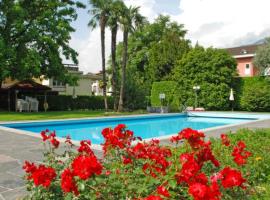 Ferienwohnung mit Garten und Pool in Ascona, ξενοδοχείο στην Ασκόνα