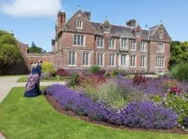 Wells House & Gardens Self Catering Gardeners Cottage