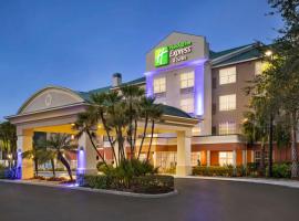 Holiday Inn Express & Suites Sarasota East, an IHG Hotel, hotelli, jossa on pysäköintimahdollisuus kohteessa Sarasota