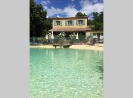 Mas ILES & AILES, hotel met zwembaden in Fontarèches