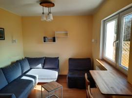 Apartament pod gruszą, parkolóval rendelkező hotel Pierwoszynóban