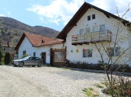 Casa Veverita, cabaña o casa de campo en Predeluţ