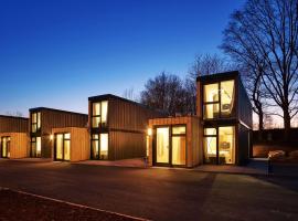 Modern ausgebauter Überseecontainer als Tiny House, hotel with parking in Wertheim