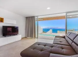 Fabuloso Bungalow con Vista Panorámica y Piscina Privada.