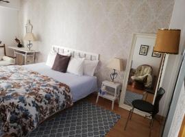 Quinta Nova Guest Room, hotel amb aparcament a Odivelas