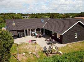 Spacious Holiday Home in Vejers Strand with Pool, hotel in Vejers Strand