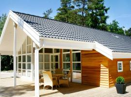 Alluring Holiday Home in Aakirkeby with Sauna – willa w mieście Vester Sømarken