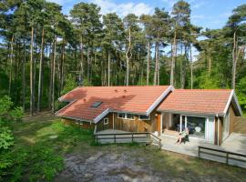 Four-Bedroom Holiday home in Nexø 14, villa Spidsegård városában