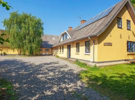 Cozy Holiday Home in Thyholm with Swimming Pool, hotell i Thyholm