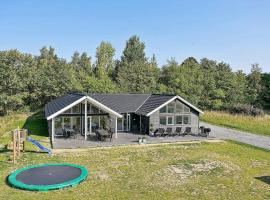 18 person holiday home in Vejby, hotell i Vejby
