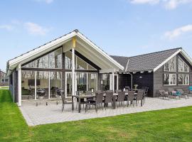 18 person holiday home in Hasselberg, hotel a Kappeln