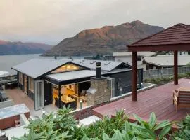 Mountain Vista - beautifully renovated home with spa pool