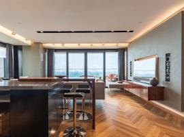 Mini-Penthouse With Stunning Sea View - 30th Floor, hotel in Bat Yam