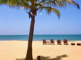 Khomba Beach House, hotel v destinaci Alankuda