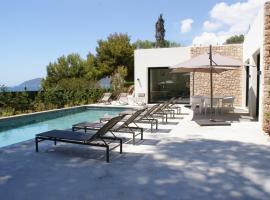 Exclusive 9 Bedroom Villa with Beach Access, Ibiza Villa 1029: Cala Llena'da bir otel