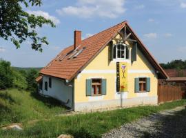 Stilvolles Landhaus im Dreiländereck – hotel w mieście Felsőszölnök