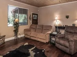 Sandy Bear - Gorgeous 3 Bedroom with Hot Tub!