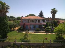 Giorgos house, hotel with parking in Dhounaíika