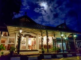 Sutera Sanctuary Lodges At Poring Hot Springs, hotel berdekatan 1Borneo Hypermall, Ranau