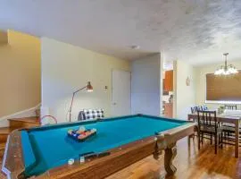 Modern Townhouse with pool table by CozySuites