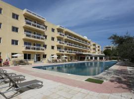 Sunquest Gardens Holiday Resort, serviced apartment in Limassol