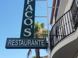 Hostal Restaurante Pacos, goedkoop hotel in Herrera del Duque