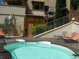 Le Mille Fleurs, hotel con piscina en Aubres