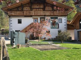 Apartment Der Riese, hotel with parking in Reith bei Seefeld