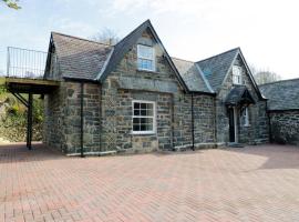The Coach House, holiday home in Llanrwst