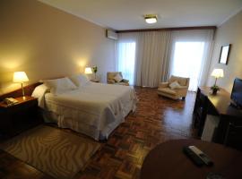 Hotel Los Cedros, Hotel in Salto