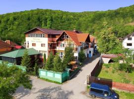 Pensiunea Agroturistică Piscul Soarelui, hotel with parking in Câmpulung