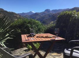 Olmares Terrace Apartment - Picos de Europa, budget hotel sa Lomeña