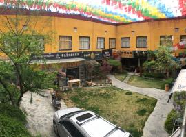 Lhasa Dongcuo Youth Guesthouse, hotell i Lhasa