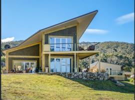 On the Huon River, vacation home in Lymington