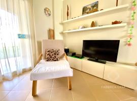 Cozy Family 3 BR apartment by the sea, מלון במרסה אלאם
