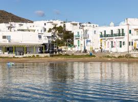 Casa Nileas for Cycladic summer living right on the bay and beach!, hotel em Kampos Paros