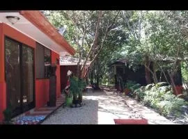 Villa De Los Monos, casitas equipadas en Guanacaste