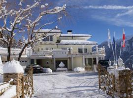 Das Land-Palais - Your lovely Mountain Hideaway, hotel in Selva dei Molini