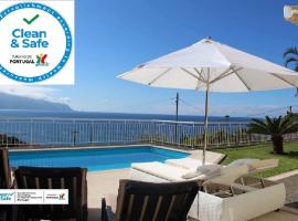 Villa Quinze - Luxurious 3 bedroom Villa with private pool and games room & amazing views, hotel in Ponta Delgada