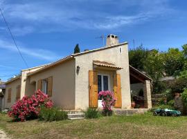 Villa Bel-horizon, soleil du sud, hotel med parkering i Bagnols-sur-Cèze