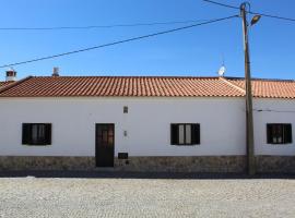 Casa do Povo, holiday home in Gomes Aires