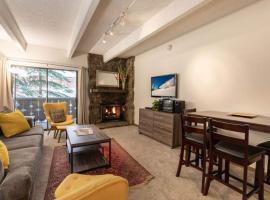Vail Village condo walking distance to Gondola, khách sạn ở Vail